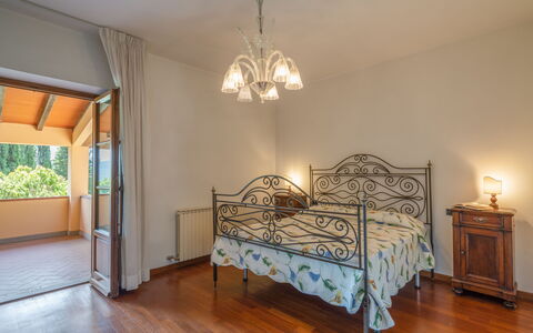 Villa Santa Maria: Camera Da Letto, Letto, Mobilia, Camera, Proprietà, Telaio Del Letto, Pavimento, Soffitto, Lenzuolo, Interior Design