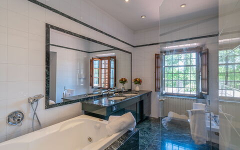 Villa Santa Maria: Proprietà, Camera, Costruzione, Bagno, Interior Design, Immobiliare, Vasca Da Bagno, Casa, Estate, Soffitto