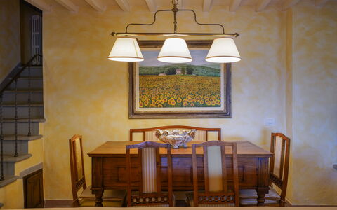 Villa San Lorenzo: Camera, Soffitto, Interior Design, Illuminazione, Mobilia, Lampada, Tavolo, Costruzione, Parete, Lampadario