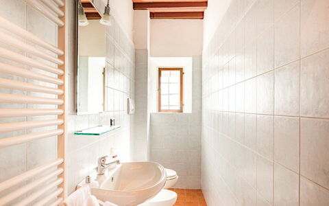 Villa i Cedri: Idraulico Fixture, Lavello, Rubinetto, Finestra, Specchio, Bagno, Legna, Costruzione, Interior Design