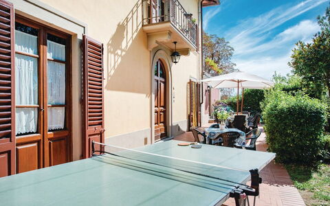Villa i Cedri: Costruzione, Pianta, Finestra, Nube, Cielo, Azzurro, Shade, Table Tennis Racket, Tavolo, Legna