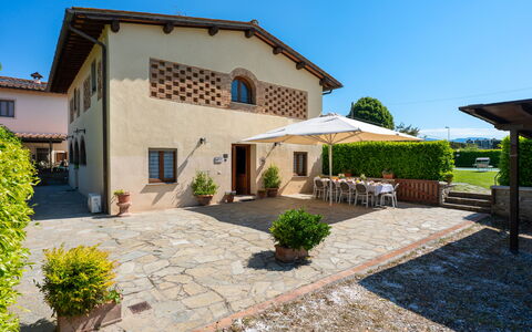 Villa Del Borgo: Casa, Arbusto, Casa, Porta, Estate, Villetta, Giardino, Vaso Di Fiori, Agriturismo, Cortile