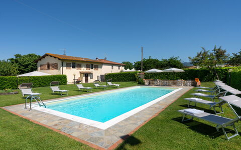Villa Del Borgo: Piscina, Estate, Ricorrere, Hacienda, Villa, Giardino, Agriturismo, Cortile, Mobili Da Esterno, Prato