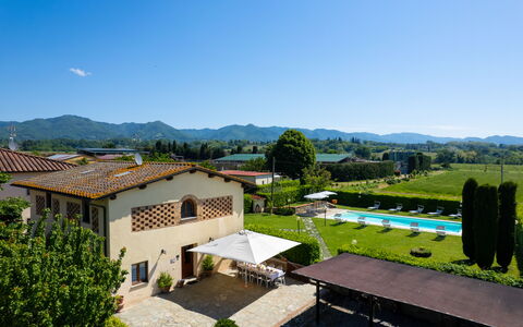 Villa Del Borgo: Ricorrere, Estate, Hacienda, Ombrello, Giardino, Villa, Prato, Piscina, Mobili Da Esterno, Hotel
