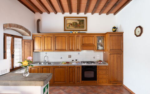 Villa Del Borgo: Cucina, Mobilia, Interior Design, Controsoffitto, Legna, Pavimentazione, Cabinetry, Elettrodomestico Da Cucina, Apparecchio Major, Soffitto