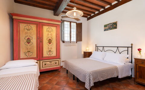 Villa Del Borgo: Mobilia, Interior Design, Pavimentazione, Pavimento, Camera Da Letto, Soffitto, Letto, Tavolo, Camera, Lenzuolo