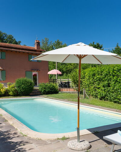 Villa Il Nido: Acqua, Pianta, Cielo, Proprietà, Costruzione, Azzurro, Shade, Piscina, Albero, Lotto