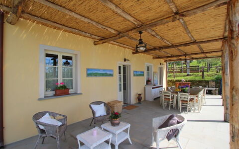 Villa Miramare: Proprietà, Costruzione, Camera, Immobiliare, Casa, Soffitto, Loft, Interior Design, Mobilia, Portico