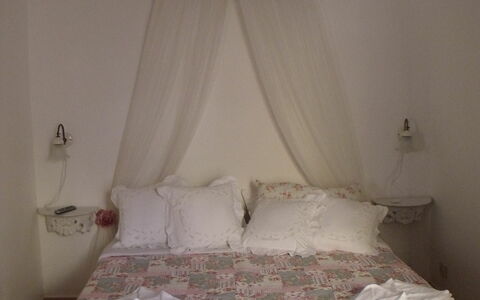 Studio Moremi': Mobilia, Proprietà, Comfort, Telaio Del Letto, Tessile, Legna, Cuscino, Interior Design, Shade, Letto