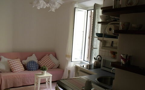 Studio Moremi': Proprietà, Mobilia, Tavolo, Divano, Legna, Interior Design, Illuminazione, Finestra, Elettrodomestico Da Cucina