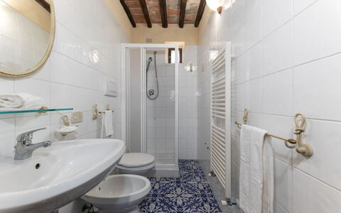 San Martino: Pavimentazione, Pavimento, Interior Design, Camera, Porta, Soffitto, Bagno, Idraulico Fixture, Piastrella