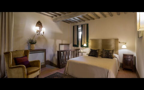 Villa Leopoldina: Camera, Mobilia, Camera Da Letto, Proprietà, Interior Design, Letto, Costruzione, Lenzuolo, Suite, Telaio Del Letto