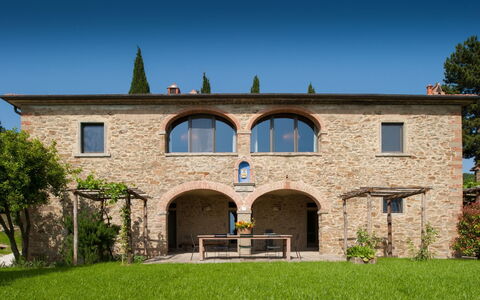Villa Leopoldina: Cielo, Pianta, Finestra, Albero, Costruzione, Erba, Villetta, Facciata, Zona Residenziale, Immobiliare