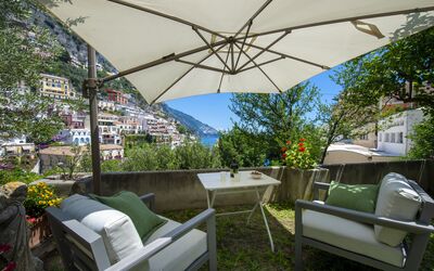 Villa Deli, In Positano, Sea View, Ac: Pianta, Mobilia, Proprietà, Tavolo, Comunita 'Impianto, Vaso Di Fiori, Costruzione, Shade, Mobili Da Esterno, Cielo
