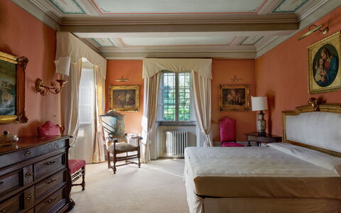 Villa de Ranieri: Mobilia, Letto, Parete, Interior Design, Camera Da Letto, Casa, Lenzuolo, Pavimentazione, Bedding, Pavimento