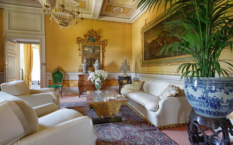 Villa de Ranieri: Soggiorno, Camera, Interior Design, Proprietà, Mobilia, Costruzione, Parete, Immobiliare, Soffitto, Casa