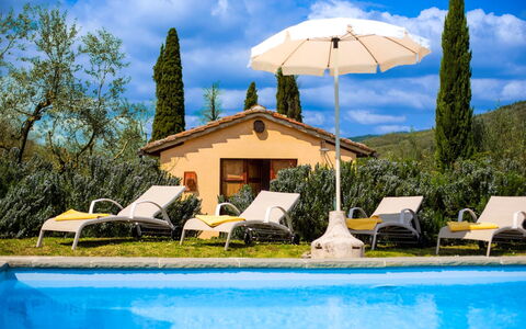 Collina dei Fiori: Piscina, Mobili Da Esterno, Ricorrere, Lettino, Mobilia, Tempo Libero, Ombrello, Eco Hotel, Giardino, Villa