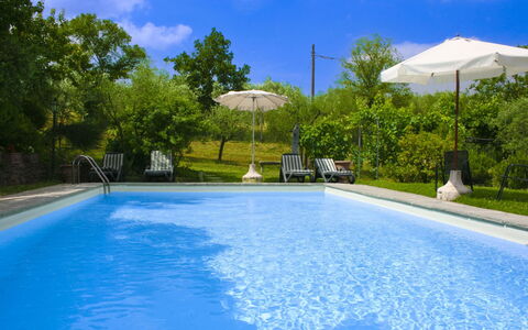Collina dei Fiori: Piscina, Blu, Acqua, Mobili Da Esterno, Ricorrere, Tempo Libero, Eco Hotel, Shade, Giochi D'Acqua, Giardino