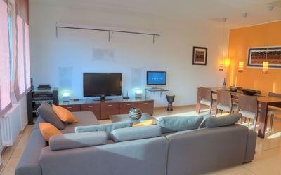 Vip Suite Apartment: Camera, Proprietà, Mobilia, Soggiorno, Interior Design, Costruzione, Pavimento, Casa, Immobiliare, Parete