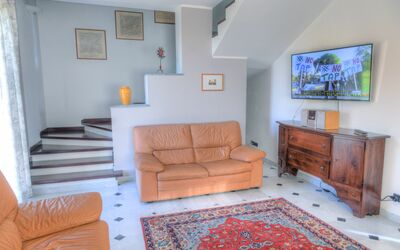 Royal Apartment: Camera, Mobilia, Proprietà, Soggiorno, Interior Design, Casa, Costruzione, Immobiliare, Divano, Pavimento