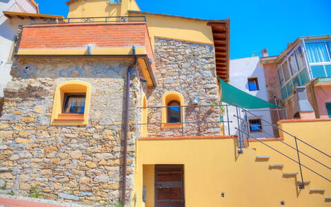 House of Stone - Deglio Faraldi: Blu, Proprietà, Casa, Giallo, Costruzione, Cittadina, Quartiere, Immobiliare, Casa, Parete
