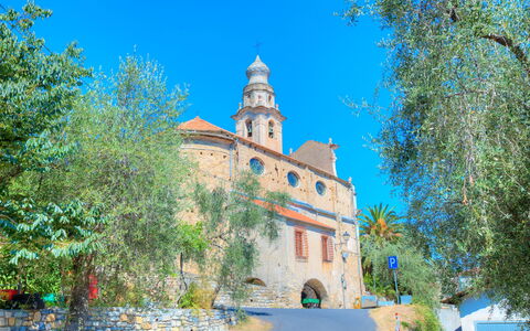 House of Stone - Deglio Faraldi: Punto Di Riferimento, Cielo, Architettura, Costruzione, Albero, Cittadina, Chiesa, Immobiliare, Città, Luogo Di Culto