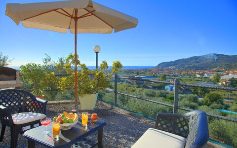 Casa Ilaria - Diano Marina: Proprietà, Immobiliare, Casa, Casa, Costruzione, Vacanza, Terrazza, Tavolo, Montagna, Cielo