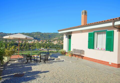 Casa Ilaria - Diano Marina: Proprietà, Casa, Costruzione, Immobiliare, Casa, Cielo, Vacanza, Albero, Architettura, Area Rurale