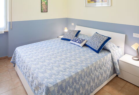 Giulia Apartment - Levanto: Costruzione, Mobilia, Proprietà, Comfort, Azzurro, Finestra, Blu, Legna, Tessile, Interior Design