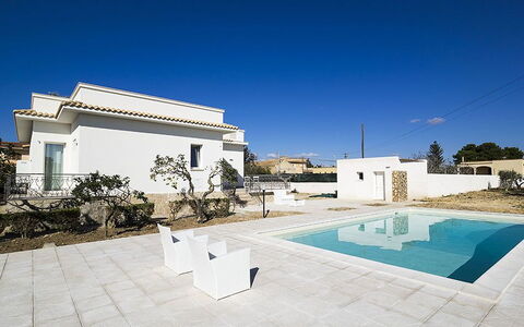 Villa Berbaro: Cielo, Costruzione, Acqua, Rettangolo, Pianta, Albero, Urban Design, Shade, Immobiliare, Paesaggio