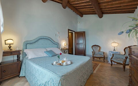 Villa Dei Michelangioli a Brolio: Camera Da Letto, Camera, Mobilia, Letto, Proprietà, Interior Design, Lenzuolo, Costruzione, Telaio Del Letto, Soffitto