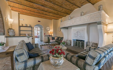 Villa Dei Michelangioli a Brolio: Camera, Proprietà, Soggiorno, Costruzione, Interior Design, Mobilia, Immobiliare, Casa, Casa, Soffitto