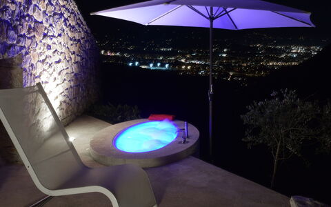 Casa Farfalla: Piscina, Notte, Ricorrere, Mobili Da Esterno, Mezzanotte, Hotel, Paesaggio Di Illuminazione, Eco Hotel