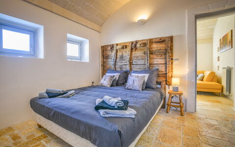 Villa Cristina: Camera Da Letto, Letto, Mobilia, Proprietà, Camera, Lenzuolo, Telaio Del Letto, Interior Design, Pavimento, Parete