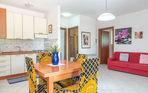 Residence Villa Smeralda: Mobilia, Interior Design, Pavimentazione, Pavimento, Legna, Camera, Soffitto, Tavolo, Sedia, Sala Da Pranzo