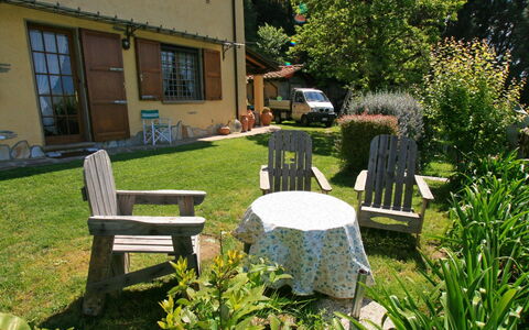 Villa La Collinetta: Pianta, Proprietà, Finestra, Mobilia, Tavolo, Costruzione, Mobili Da Esterno, Botanica, Paesaggio Naturale, Lotto