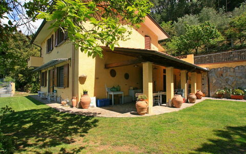 Villa La Collinetta: Pianta, Costruzione, Proprietà, Finestra, Albero, Casa, Sedia, Lotto, Shade, Villetta