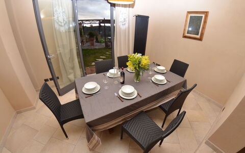 Al Colle Di Lari: Camera, Proprietà, Sala Da Pranzo, Mobilia, Tavolo, Interior Design, Pavimento, Immobiliare, Costruzione, Cucina & Sala Da Pranzo Tavolo