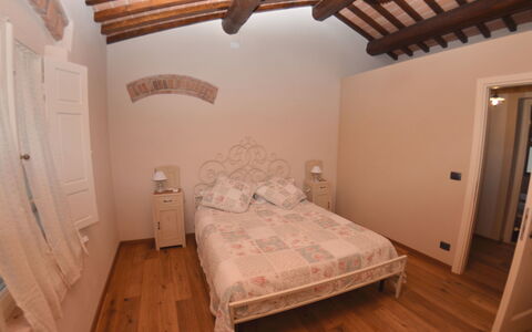 Al Colle Di Lari: Camera Da Letto, Letto, Camera, Proprietà, Mobilia, Lenzuolo, Soffitto, Bedding, Pavimento, Costruzione