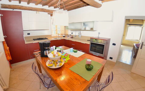 Bettina!: Mobilia, Interior Design, Pavimentazione, Legna, Pavimento, Cucina, Controsoffitto, Camera, Soffitto, Tavolo