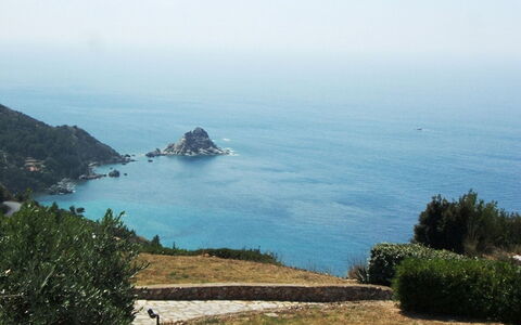 Raggio Di Sole Sull'argentario: Cielo, Mare, Costa, Costiera E Morfologie Oceanic, Fenomeno Atmosferico, Promontorio, Oceano, Promontorio, Baia, Albero