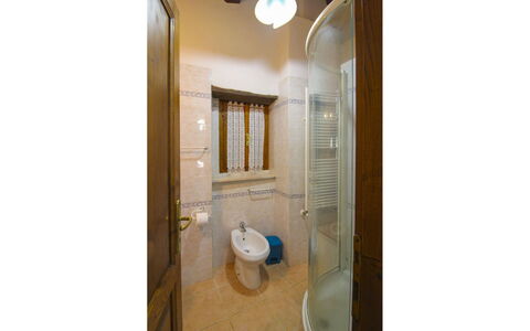 La Casa del Nonno: Lavandino Del Bagno, Idraulico Fixture, Bagno, Pavimento, Pavimentazione, Interior Design, Idraulico, Lavello, Gabinetto, Rubinetto