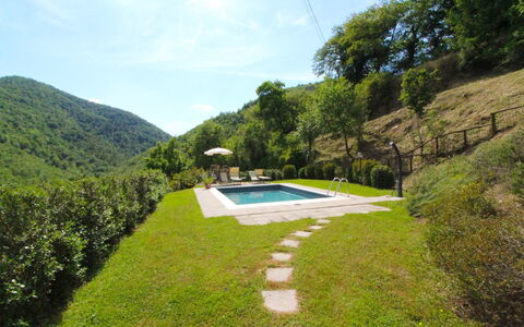La Casa del Nonno: Cielo, Pianta, Nube, Comunita 'Impianto, Paesaggio Naturale, Albero, Lotto, Corpo D'Acqua, Piscina, Erba