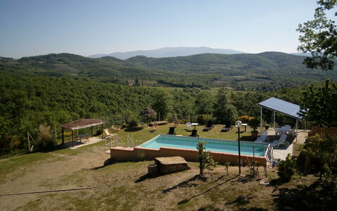 Villa Leo: Proprietà, Piscina, Natura Selvaggia, Hill Station, Montagna, Riserva Naturale, Casa, Albero, Tempo Libero, Cielo
