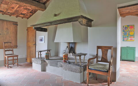 Podere Palazzo: Camera, Proprietà, Costruzione, Interior Design, Mobilia, Soggiorno, Casa, Soffitto, Immobiliare, Tavolo