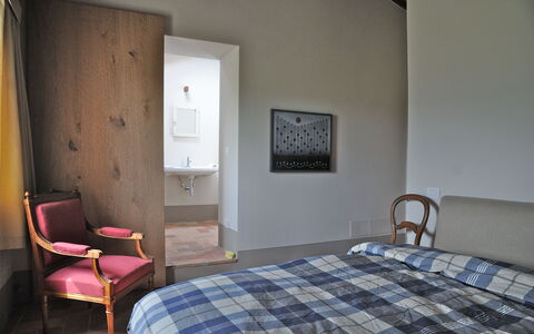 Podere Palazzo: Camera Da Letto, Camera, Mobilia, Letto, Proprietà, Lenzuolo, Costruzione, Interior Design, Parete, Pavimento