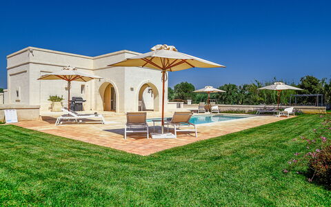 Il Casalino - Corte dei Messapi: Cielo, Pianta, Costruzione, Shade, Mobili Da Esterno, Lotto, Casa, Rettangolo, Tempo Libero, Erba