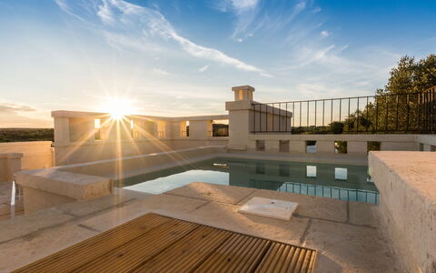 La Residenza - Corte dei Messapi: Cielo, Proprietà, Architettura, Piscina, Casa, Casa, Immobiliare, Costruzione, Acqua, Tetto
