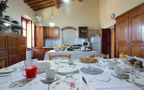 Galleria di Brolio: Pasto, Camera, Proprietà, Ristorante, Interior Design, Brunch, Costruzione, Prima Colazione, Tavolo, Casa