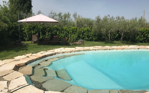 Villa Eleonora: Piscina, Mobili Da Esterno, Tempo Libero, Flagstone, Shade, Backyard, Landscaping, Giochi D'Acqua, Ricorrere, Ombrello